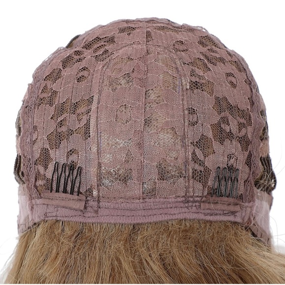 NIB Dark Blonde Ash Brown Highlights Wavy Wig Bangs Short Bob Cute Realistic - Picture 6 of 12